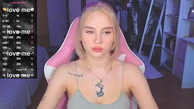 Snapshot of doll_barbieee chatting on August 3, 2026, 2:01 pm doll barbieee online show from August 3, 2026, 2:01 pm