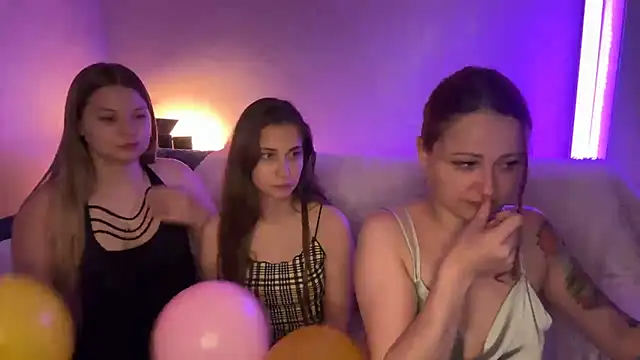 Snapshot of __2sya__ chatting on November 21, 2025, 6:18 pm 2sya online show from November 21, 2025, 6:18 pm