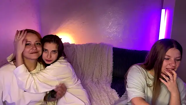 Snapshot of __2sya__ chatting on November 5, 2025, 1:25 pm 2sya online show from November 5, 2025, 1:25 pm