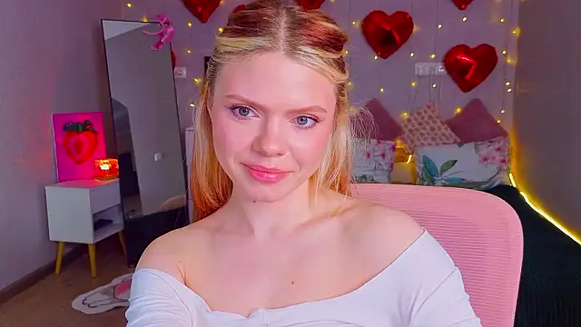 Red  Candy online show from March 13, 2026, 3:17 pm