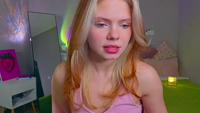 Red  Candy online show from November 12, 2025, 12:09 pm