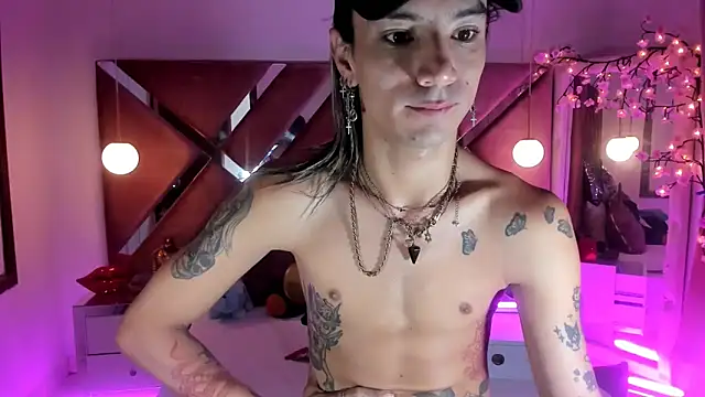 Snapshot of georgie_latin99 chatting on October 31, 2025, 12:57 pm georgie latin99 online show from October 31, 2025, 12:57 pm