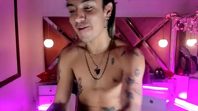 Snapshot of georgie_latin99 chatting on November 8, 2025, 2:42 pm georgie latin99 online show from November 8, 2025, 2:42 pm