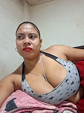 Snapshot of sexypaula-latina4u chatting on January 18, 2025, 4:21 pm sexypaula-latina4u online show from January 18, 2025, 4:21 pm