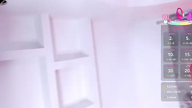 LuciaMoretti  online show from December 3, 2025, 3:07 am