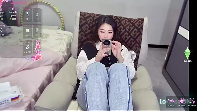 Feifei-cn online show from October 29, 2025, 3:33 pm