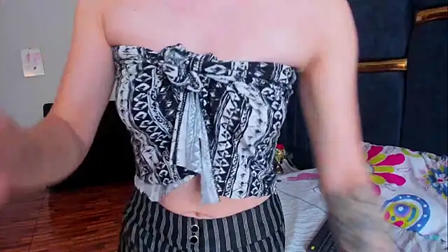 Snapshot of fulfill_fantasies1 chatting on October 12, 2025, 3:35 pm fulfill fantasies1 online show from October 12, 2025, 3:35 pm