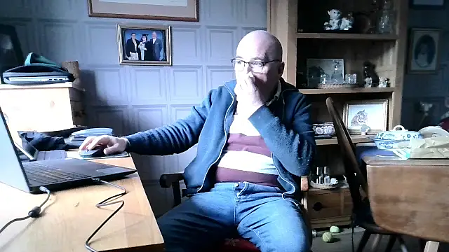 Snapshot of Adamdaddybear chatting on February 1, 2025, 12:15 pm Adamdaddybear online show from February 1, 2025, 12:15 pm