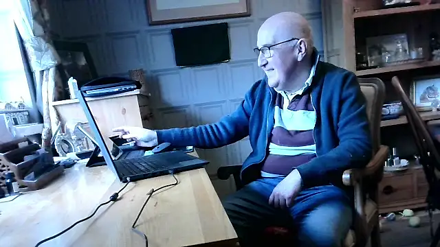 Snapshot of Adamdaddybear chatting on January 28, 2025, 12:54 pm Adamdaddybear online show from January 28, 2025, 12:54 pm