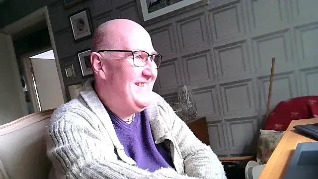 Snapshot of Adamdaddybear chatting on March 11, 2025, 2:51 pm Adamdaddybear online show from March 11, 2025, 2:51 pm