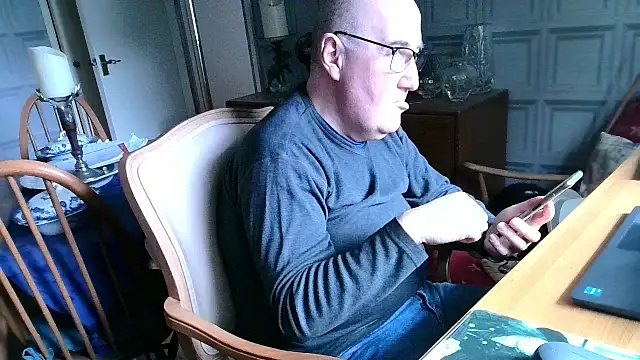 Snapshot of Adamdaddybear chatting on March 7, 2025, 2:34 pm Adamdaddybear online show from March 7, 2025, 2:34 pm