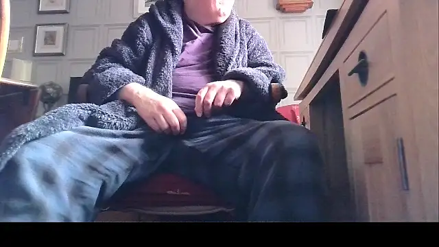 Snapshot of Adamdaddybear chatting on March 22, 2025, 9:45 am Adamdaddybear online show from March 22, 2025, 9:45 am