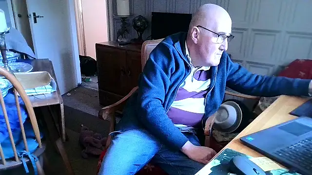 Snapshot of Adamdaddybear chatting on February 2, 2025, 1:41 pm Adamdaddybear online show from February 2, 2025, 1:41 pm
