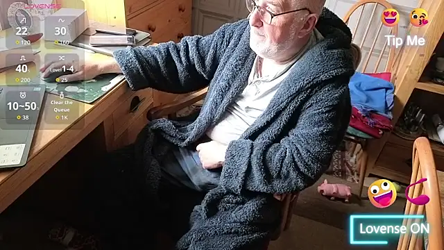 Snapshot of Adamdaddybear chatting on September 14, 2025, 8:48 am Adamdaddybear online show from September 14, 2025, 8:48 am