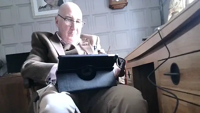 Snapshot of Adamdaddybear chatting on February 27, 2025, 3:05 pm Adamdaddybear online show from February 27, 2025, 3:05 pm