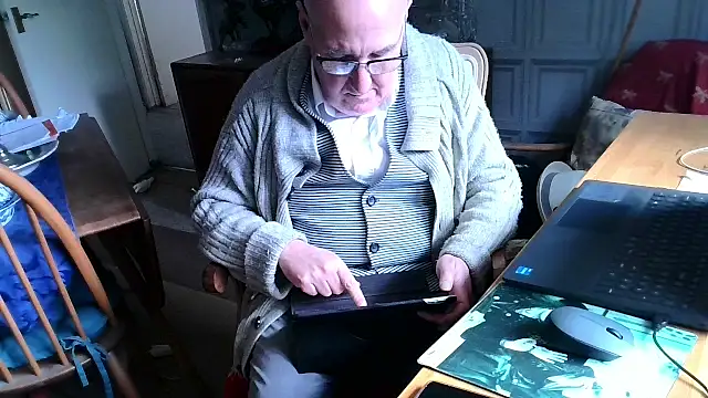 Snapshot of Adamdaddybear chatting on March 13, 2025, 2:12 pm Adamdaddybear online show from March 13, 2025, 2:12 pm