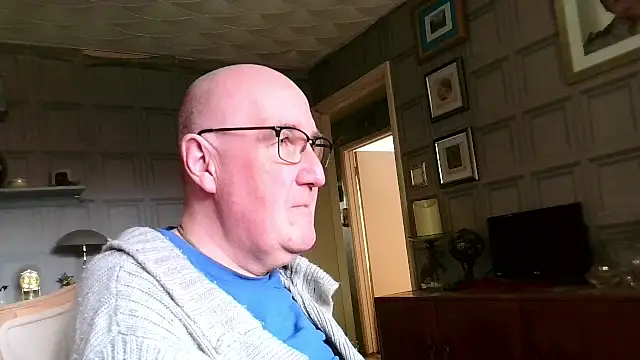 Snapshot of Adamdaddybear chatting on March 9, 2025, 1:59 pm Adamdaddybear online show from March 9, 2025, 1:59 pm