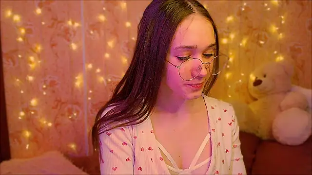 fluffy kitty  online show from February 24, 2026, 6:31 pm