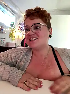 Sweetleeahxx online show from October 2, 2025, 1:25 pm