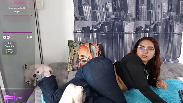 Miapeyton online show from September 27, 2025, 8:37 pm