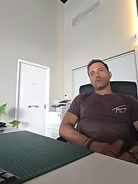Snapshot of Lucas___81 chatting on July 21, 2026, 5:47 pm Lucas 81 online show from July 21, 2026, 5:47 pm
