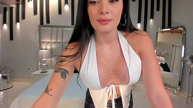 Snapshot of GiaFerrara chatting on November 23, 2025, 5:12 pm GiaFerrara online show from November 23, 2025, 5:12 pm