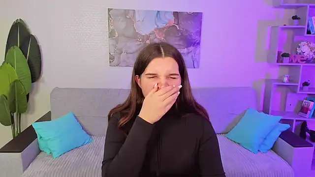 Snapshot of BonneyLove chatting on October 7, 2025, 9:49 pm BonneyLove online show from October 7, 2025, 9:49 pm