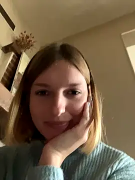 Snapshot of vilaineblonde chatting on October 28, 2025, 1:43 pm vilaineblonde online show from October 28, 2025, 1:43 pm