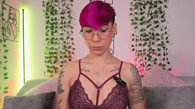 Snapshot of MiaMorgan_ chatting on April 15, 2026, 2:10 pm MiaMorgan online show from April 15, 2026, 2:10 pm