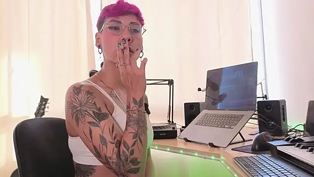 Snapshot of MiaMorgan_ chatting on December 14, 2025, 2:00 pm MiaMorgan online show from December 14, 2025, 2:00 pm