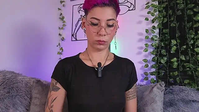 Snapshot of MiaMorgan_ chatting on December 5, 2025, 12:59 pm MiaMorgan online show from December 5, 2025, 12:59 pm