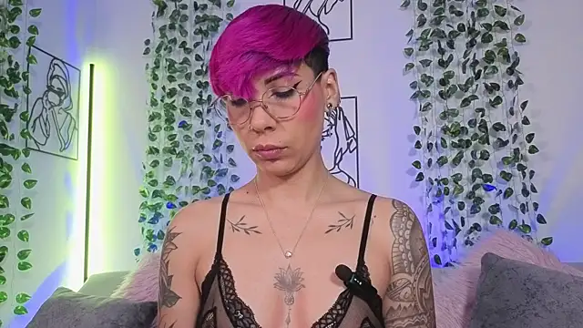 Snapshot of MiaMorgan_ chatting on April 23, 2026, 2:08 pm MiaMorgan online show from April 23, 2026, 2:08 pm