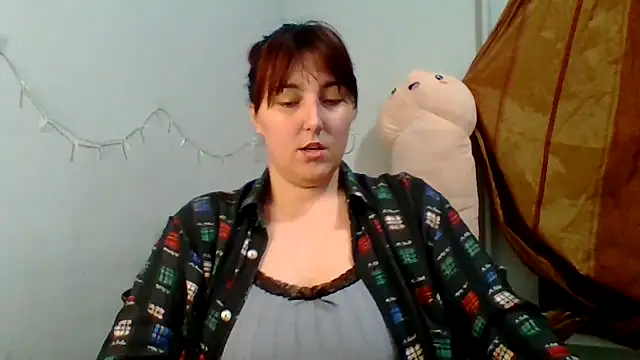 MiaStika online show from September 28, 2025, 4:14 pm