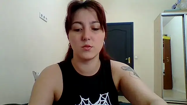 MiaStika online show from March 11, 2025, 5:02 pm