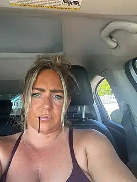 sunshinekisses online show from June 1, 2026, 3:22 pm