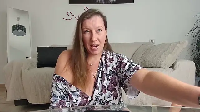 YOUR ELENA online show from October 8, 2025, 10:50 am