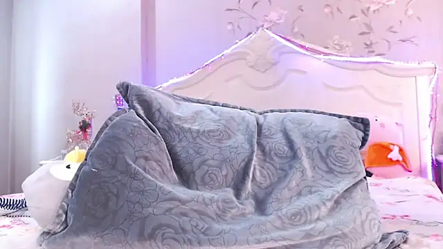 lilianbee online show from March 22, 2026, 5:10 am