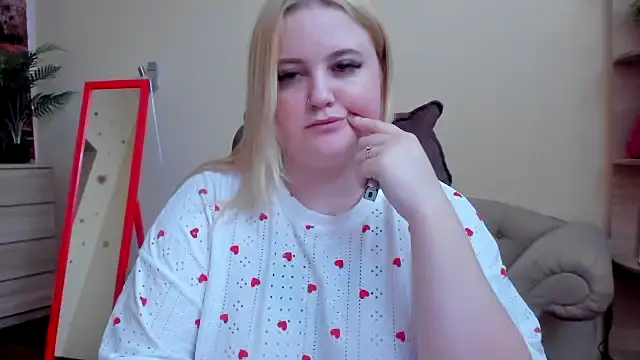 Snapshot of Doliss chatting on November 19, 2025, 7:19 am Doliss online show from November 19, 2025, 7:19 am