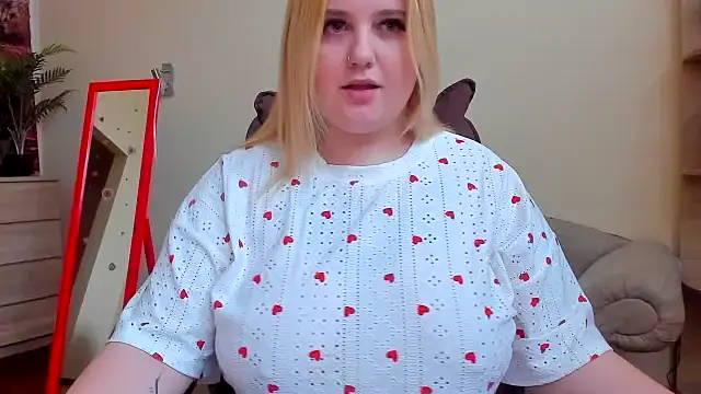 Snapshot of Doliss chatting on November 15, 2025, 7:01 am Doliss online show from November 15, 2025, 7:01 am