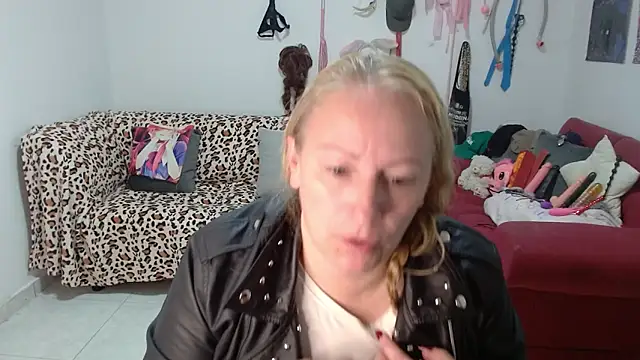 Snapshot of emperabigbootybigass chatting on April 10, 2026, 12:23 pm emperabigbootybigass online show from April 10, 2026, 12:23 pm