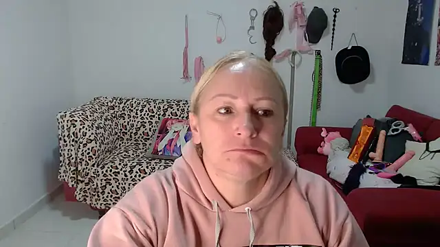 Snapshot of emperabigbootybigass chatting on April 16, 2026, 12:39 pm emperabigbootybigass online show from April 16, 2026, 12:39 pm