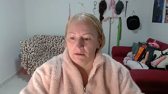 Snapshot of emperabigbootybigass chatting on April 15, 2026, 12:42 pm emperabigbootybigass online show from April 15, 2026, 12:42 pm