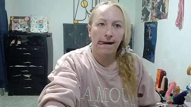 Snapshot of emperabigbootybigass chatting on April 27, 2026, 12:14 pm emperabigbootybigass online show from April 27, 2026, 12:14 pm
