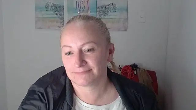 Snapshot of emperabigbootybigass chatting on April 17, 2026, 12:19 pm emperabigbootybigass online show from April 17, 2026, 12:19 pm