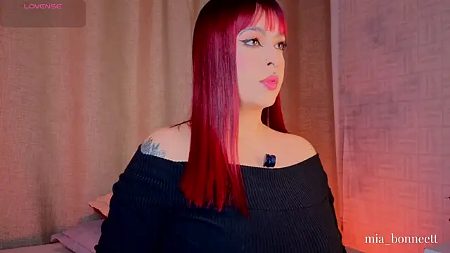 Snapshot of mia_bonneett chatting on June 4, 2026, 5:12 am mia bonneett online show from June 4, 2026, 5:12 am