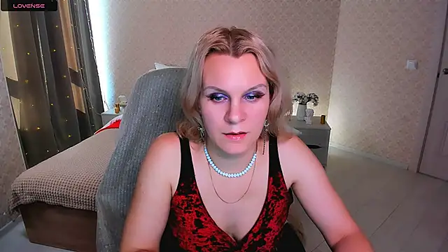 Louisa Bay online show from March 7, 2025, 11:29 am