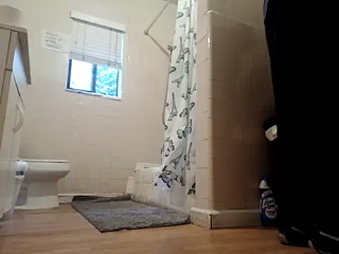 Snapshot of DevinToore chatting on November 12, 2025, 6:12 pm DevinToore online show from November 12, 2025, 6:12 pm