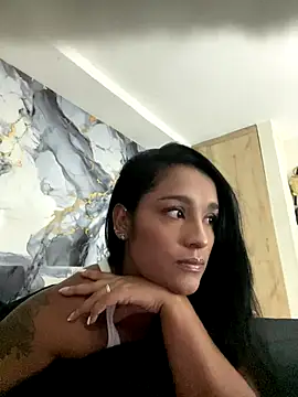 KatalinnaBrown online show from December 17, 2025, 11:37 am