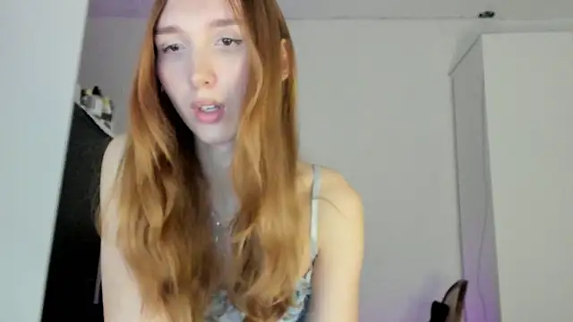 Snapshot of LisaIcon chatting on October 4, 2025, 9:38 pm LisaIcon online show from October 4, 2025, 9:38 pm