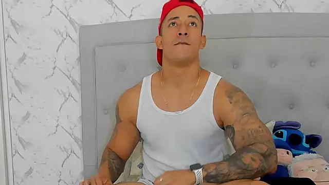 Snapshot of luigiferrara chatting on November 23, 2025, 5:45 pm luigiferrara online show from November 23, 2025, 5:45 pm